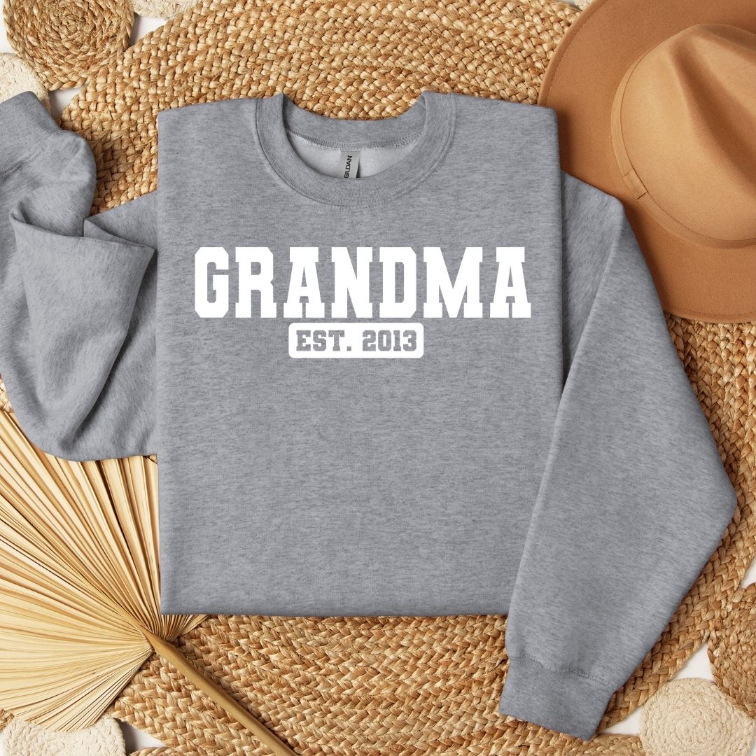 GRANDMA EST BOLD GRAPHIC CREWNECK