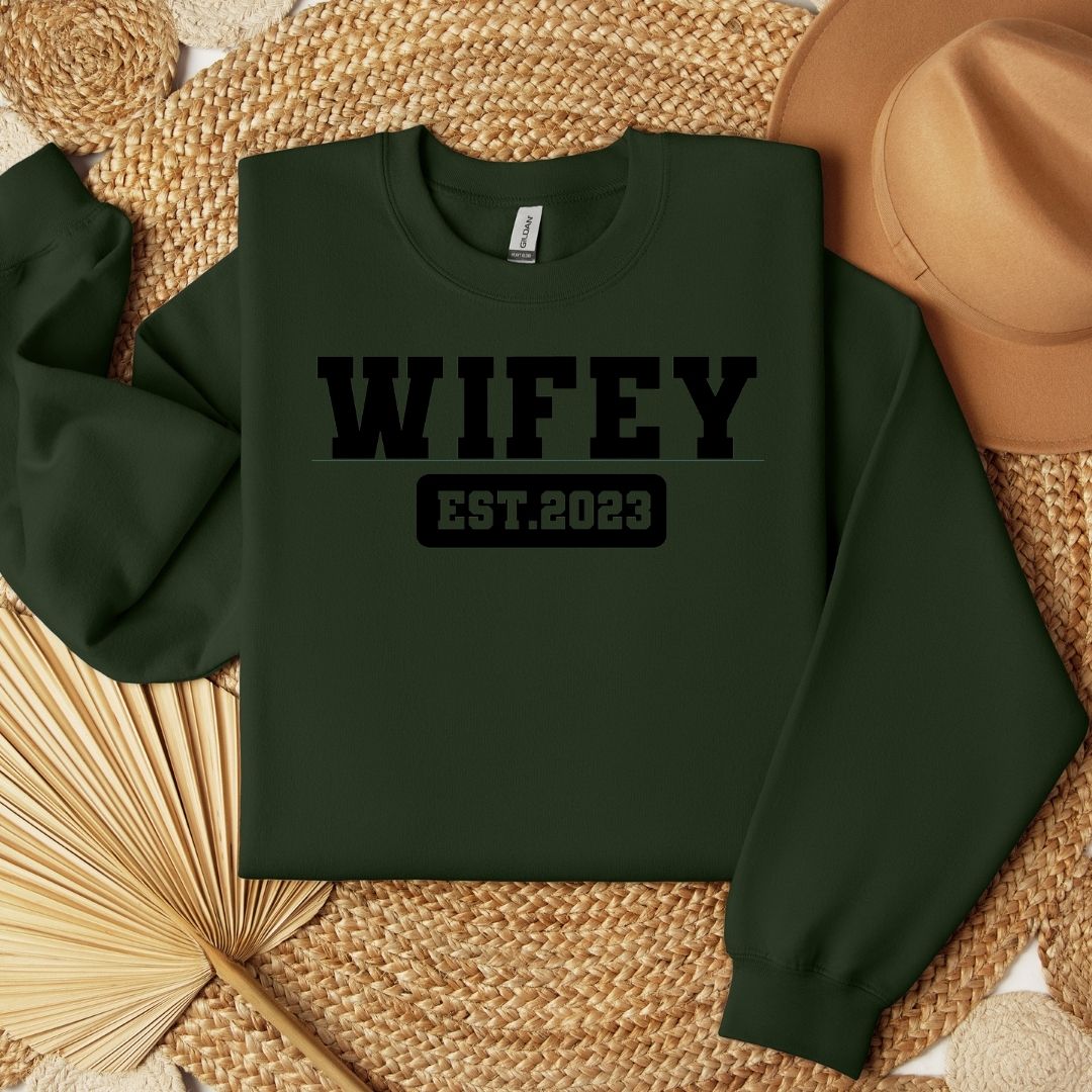 WIFEY EST CREW NECK CREWNECK